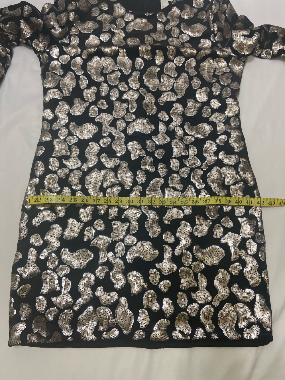 H&M Black velvet Long-Sleeve Shift Dress with Gold Sequin Animal Print. Size-L - Picture 8 of 13